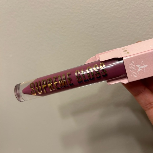 NIB Jeffree Star Supreme Gloss - Improper (Dark Mauve) - Picture 3 of 4